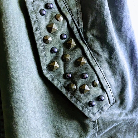 Utility jacket/vest with stud trim ⭐️ - Picture 3 of 8